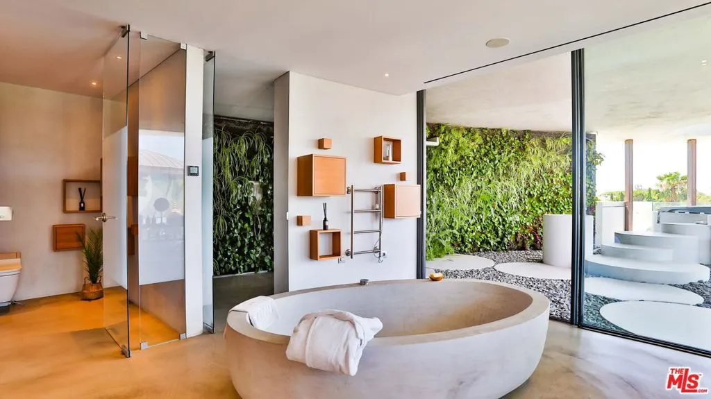 United States, 6 Bedrooms Bedrooms, ,8 BathroomsBathrooms,Residential,Active,61802