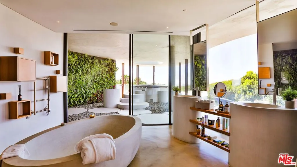 United States, 6 Bedrooms Bedrooms, ,8 BathroomsBathrooms,Residential,Active,61802