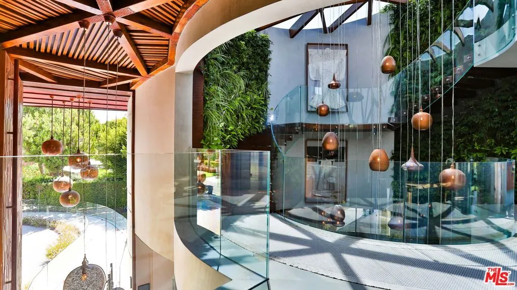 United States, 6 Bedrooms Bedrooms, ,8 BathroomsBathrooms,Residential,Active,61802