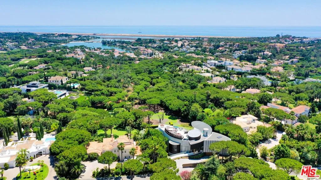 United States, 6 Bedrooms Bedrooms, ,8 BathroomsBathrooms,Residential,Active,61802