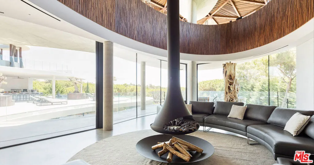 United States, 6 Bedrooms Bedrooms, ,8 BathroomsBathrooms,Residential,Active,61802