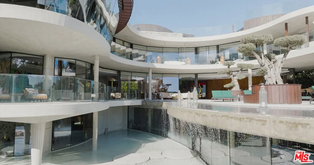 United States, 6 Bedrooms Bedrooms, ,8 BathroomsBathrooms,Residential,Active,61802