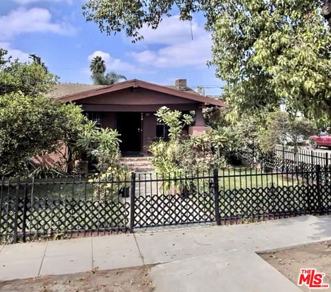 Single Family Residence in Los Angeles CA 3501 Gramercy Place.jpg