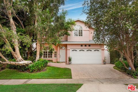 A home in Studio City