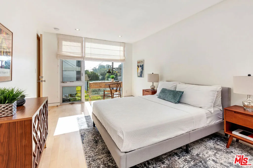 Los Angeles, California 90049, United States, 3 Bedrooms Bedrooms, ,3 BathroomsBathrooms,Residential,Active,3354