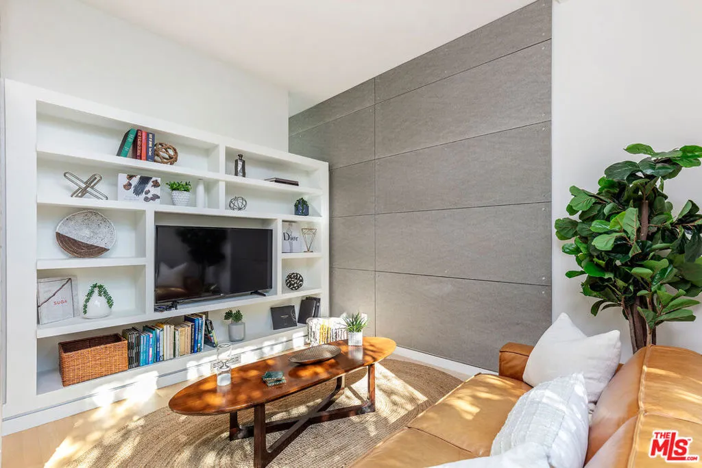 Los Angeles, California 90049, United States, 3 Bedrooms Bedrooms, ,3 BathroomsBathrooms,Residential,Active,3354