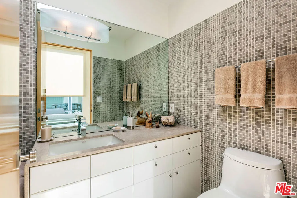 Los Angeles, California 90049, United States, 3 Bedrooms Bedrooms, ,3 BathroomsBathrooms,Residential,Active,3354