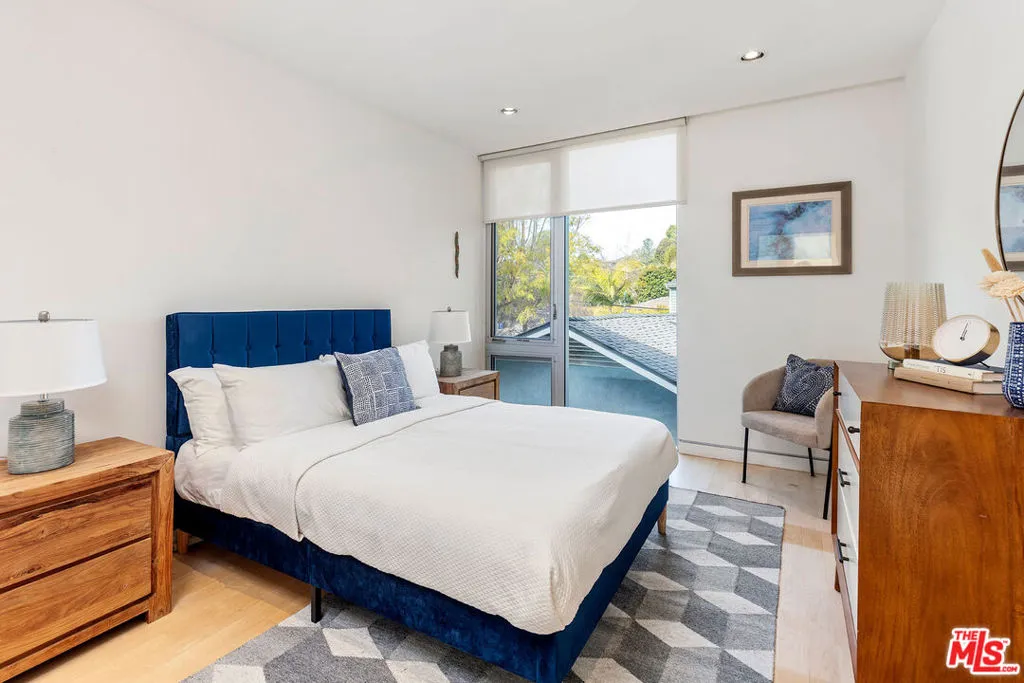 Los Angeles, California 90049, United States, 3 Bedrooms Bedrooms, ,3 BathroomsBathrooms,Residential,Active,3354