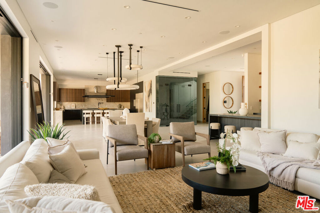 Properties 4 13016 Chandler Boulevard