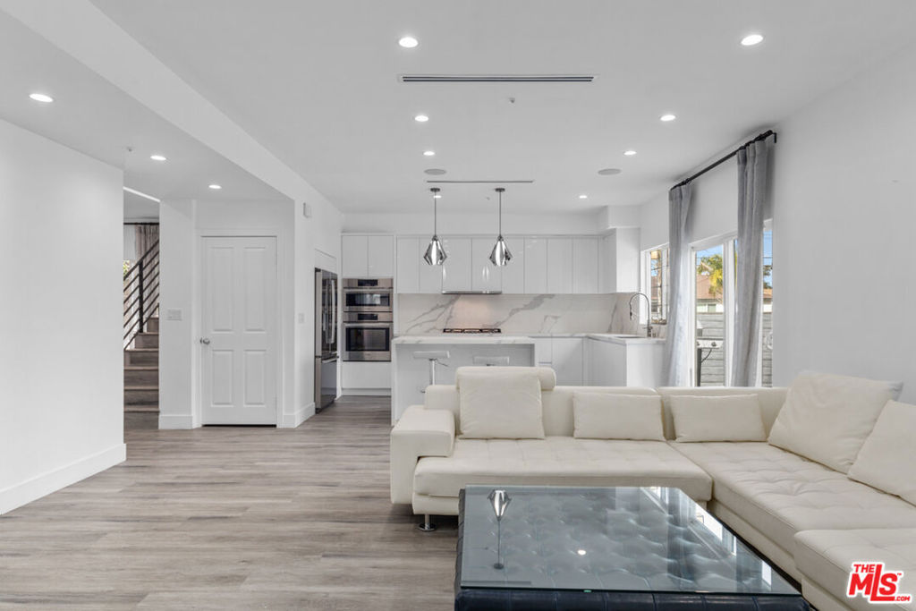 Properties 1 16731 PARTHENIA Street 5