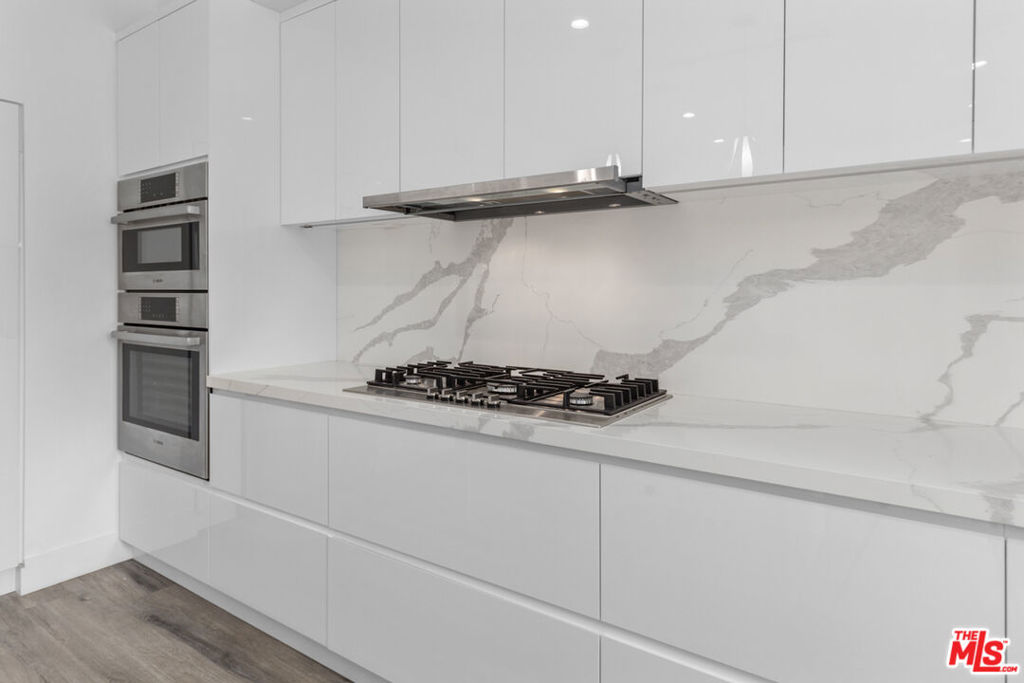 Properties 3 16731 PARTHENIA Street 5