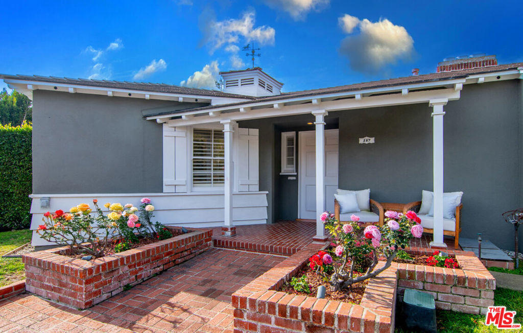 157 N Woodburn Drive