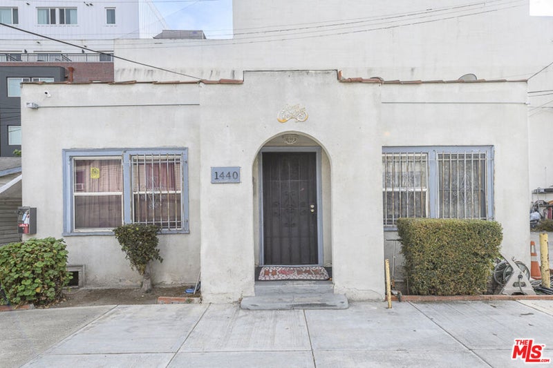 1438 W 25th Street