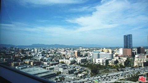 Condominium in Los Angeles CA 900 Olympic Boulevard.jpg