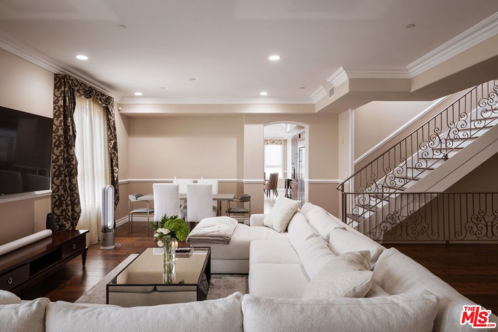 Properties 2 132 S Crescent Drive 403