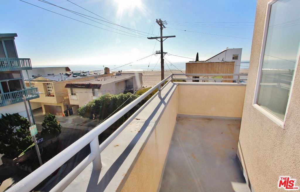 Properties 4 6521 Pacific Avenue