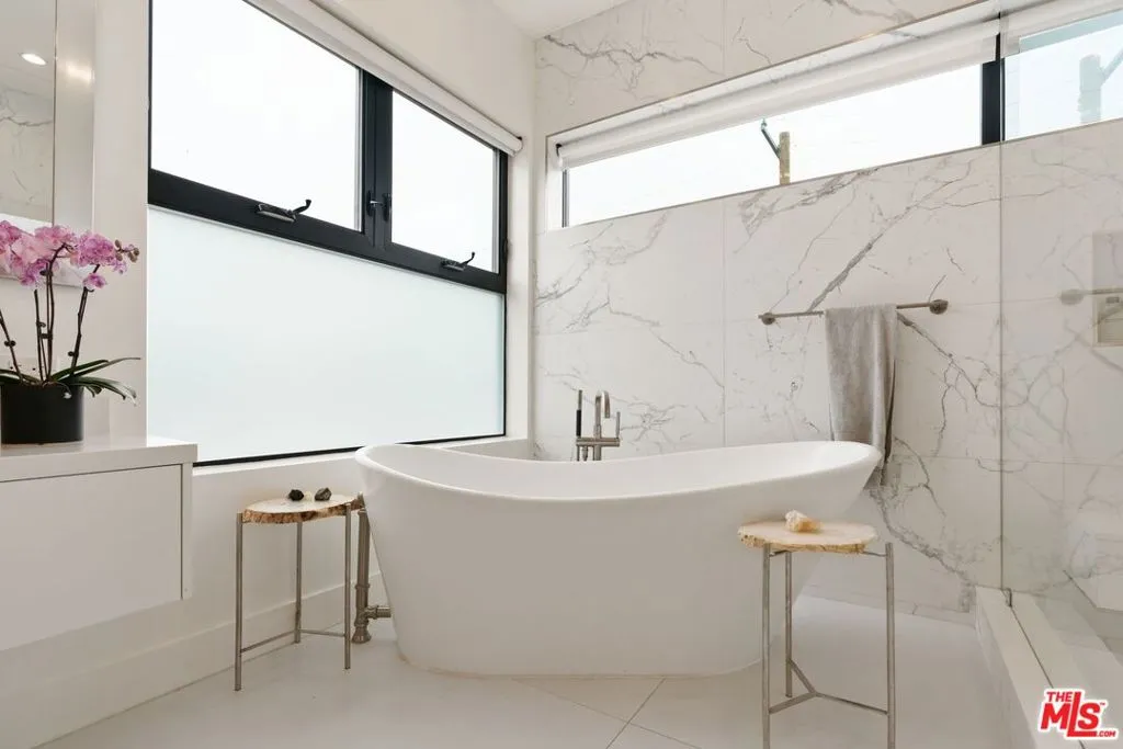 Venice, California 90291, United States, 5 Bedrooms Bedrooms, ,5 BathroomsBathrooms,Residential,Active,8735