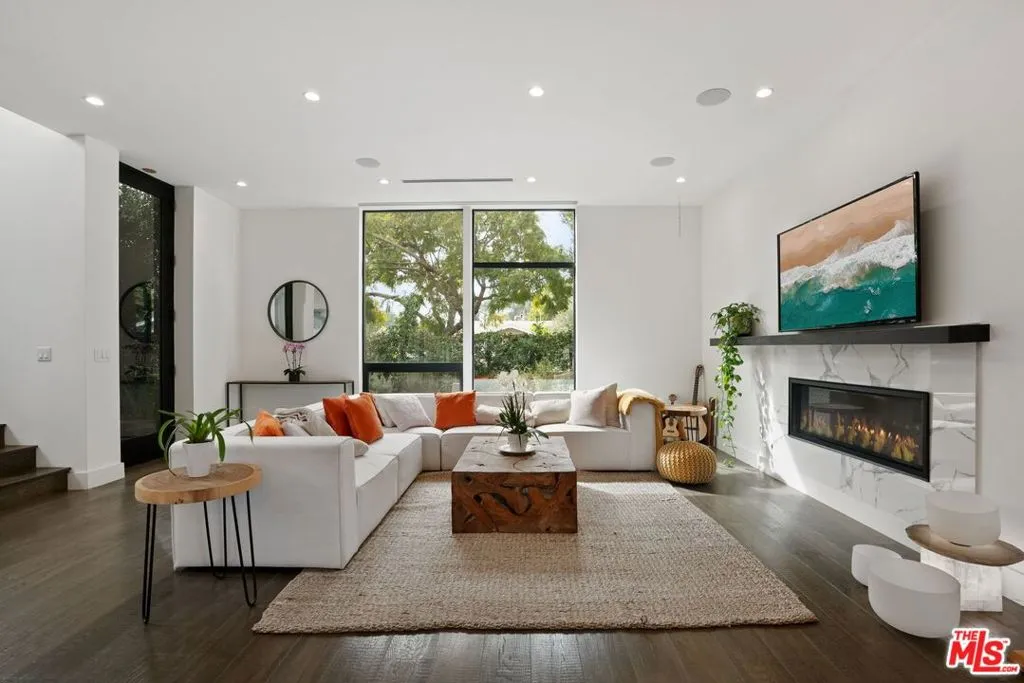 Venice, California 90291, United States, 5 Bedrooms Bedrooms, ,5 BathroomsBathrooms,Residential,Active,8735