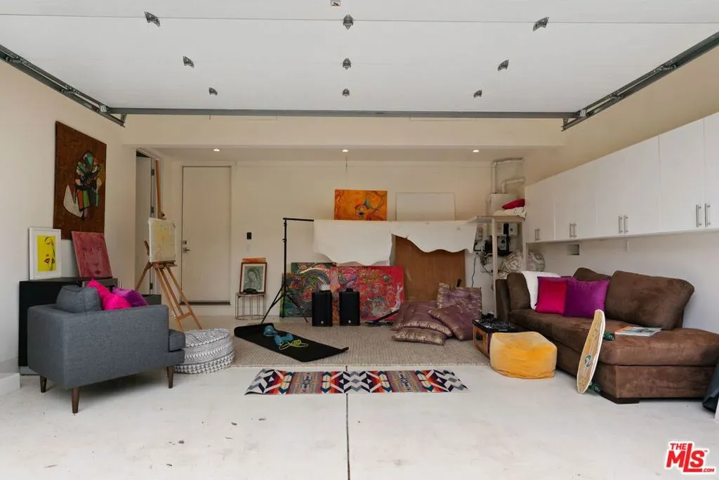 Venice, California 90291, United States, 5 Bedrooms Bedrooms, ,5 BathroomsBathrooms,Residential,Active,8735