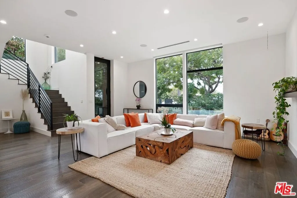 Venice, California 90291, United States, 5 Bedrooms Bedrooms, ,5 BathroomsBathrooms,Residential,Active,8735