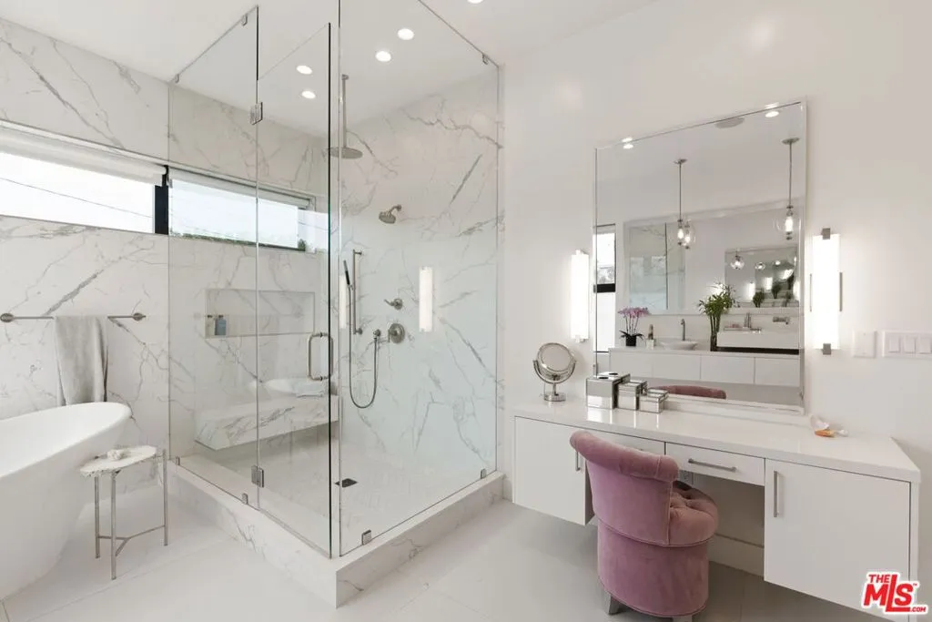 Venice, California 90291, United States, 5 Bedrooms Bedrooms, ,5 BathroomsBathrooms,Residential,Active,8735