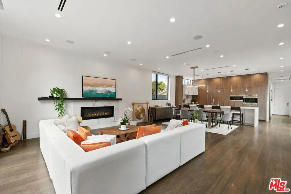 Venice, California 90291, United States, 5 Bedrooms Bedrooms, ,5 BathroomsBathrooms,Residential,Active,8735 Venice, California 90291, United States, 5 Bedrooms Bedrooms, ,5 BathroomsBathrooms,Residential,Active,8735