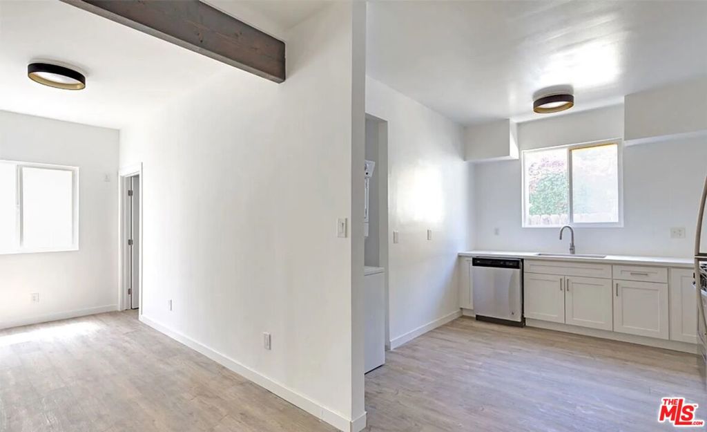 Properties 3 957 N Vendome Street