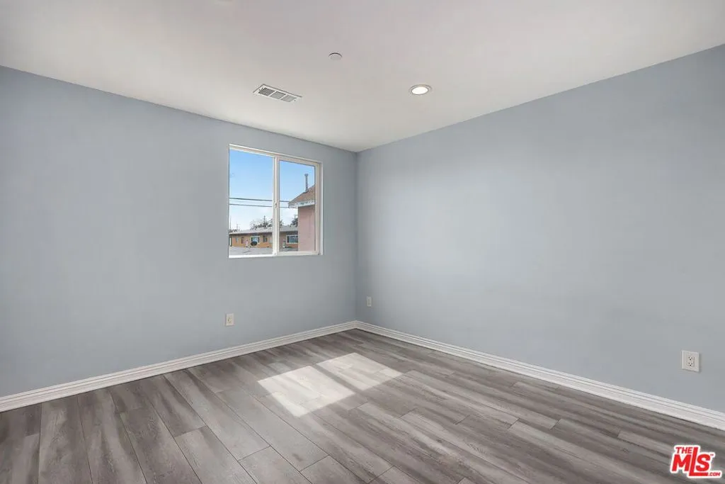 Los Angeles, California 90011, United States, 10 Bedrooms Bedrooms, ,6 BathroomsBathrooms,Residential,Active,93515