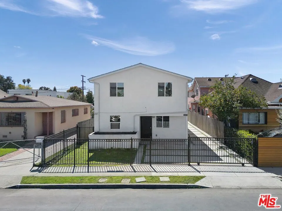 Los Angeles, California 90011, United States, 10 Bedrooms Bedrooms, ,6 BathroomsBathrooms,Residential,Active,93515