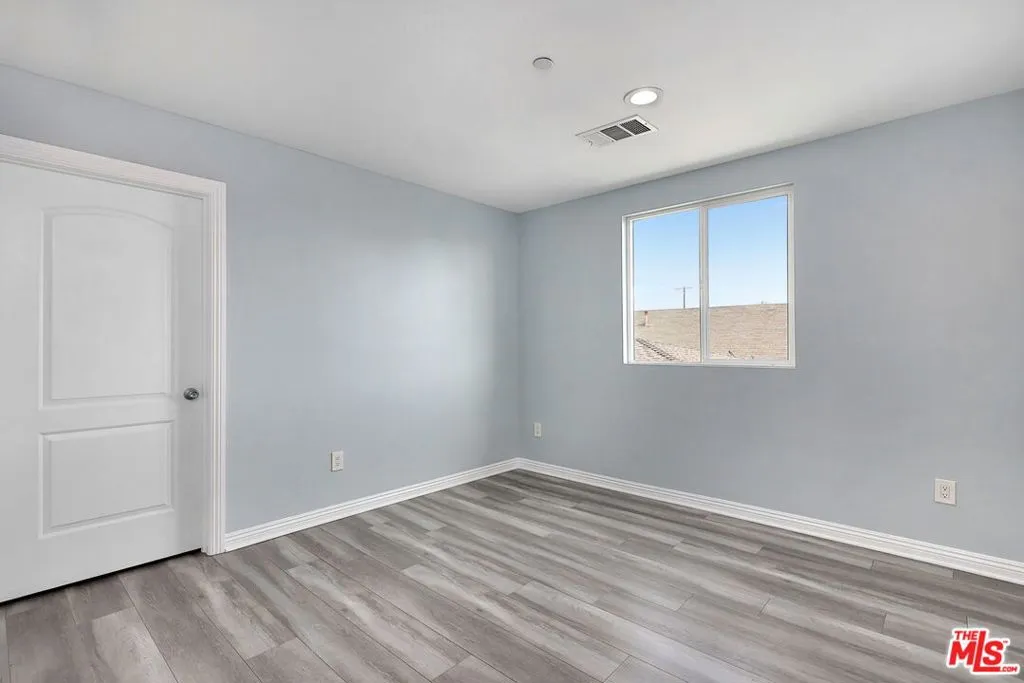 Los Angeles, California 90011, United States, 10 Bedrooms Bedrooms, ,6 BathroomsBathrooms,Residential,Active,93515