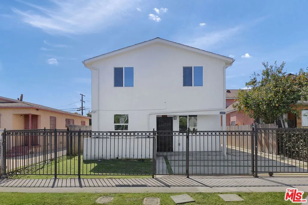 Los Angeles, California 90011, United States, 10 Bedrooms Bedrooms, ,6 BathroomsBathrooms,Residential,Active,93515