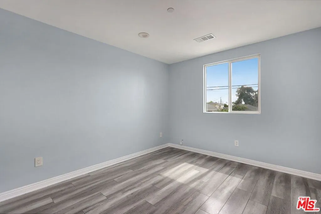 Los Angeles, California 90011, United States, 10 Bedrooms Bedrooms, ,6 BathroomsBathrooms,Residential,Active,93515