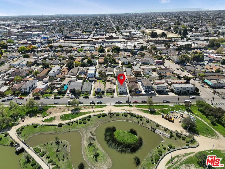 Los Angeles, California 90011, United States, 10 Bedrooms Bedrooms, ,6 BathroomsBathrooms,Residential,Active,93515