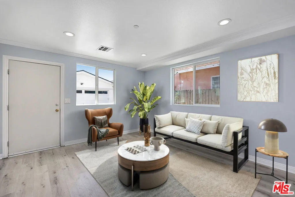 Los Angeles, California 90011, United States, 10 Bedrooms Bedrooms, ,6 BathroomsBathrooms,Residential,Active,93515