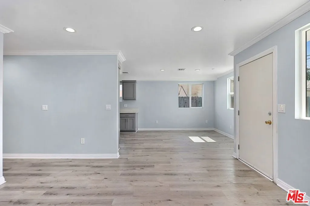 Los Angeles, California 90011, United States, 10 Bedrooms Bedrooms, ,6 BathroomsBathrooms,Residential,Active,93515