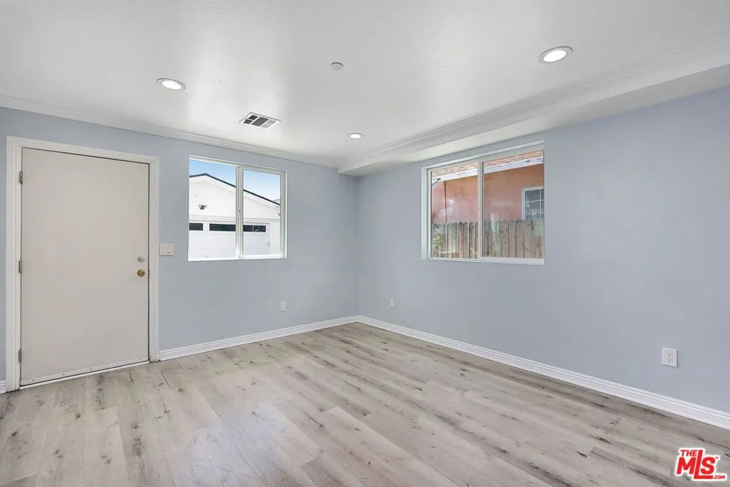 Los Angeles, California 90011, United States, 10 Bedrooms Bedrooms, ,6 BathroomsBathrooms,Residential,Active,93515