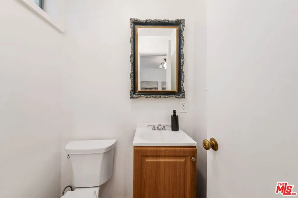 Los Angeles, California 90024, United States, 5 Bedrooms Bedrooms, ,3 BathroomsBathrooms,Residential,Pending,103104