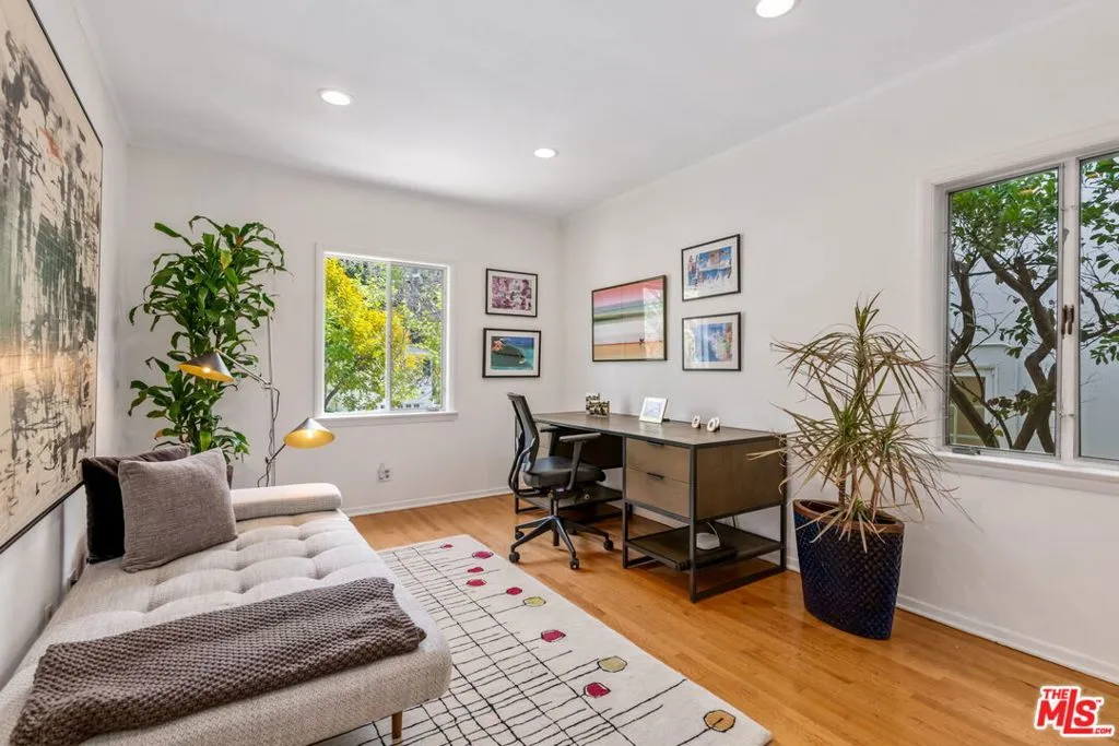 Los Angeles, California 90024, United States, 5 Bedrooms Bedrooms, ,3 BathroomsBathrooms,Residential,Pending,103104