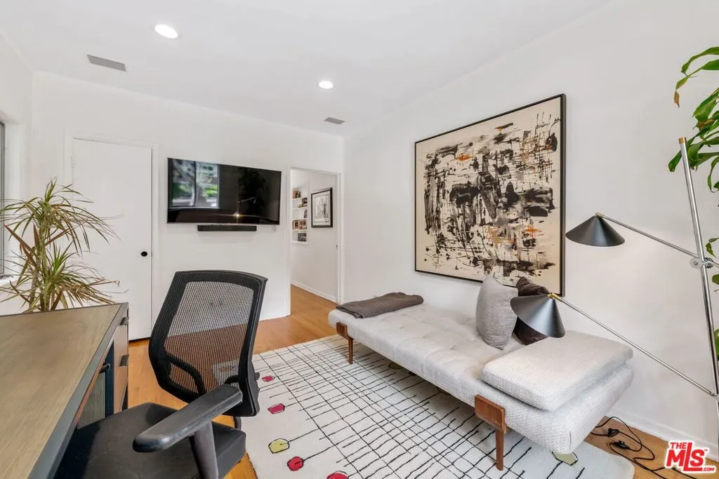 Los Angeles, California 90024, United States, 5 Bedrooms Bedrooms, ,3 BathroomsBathrooms,Residential,Pending,103104