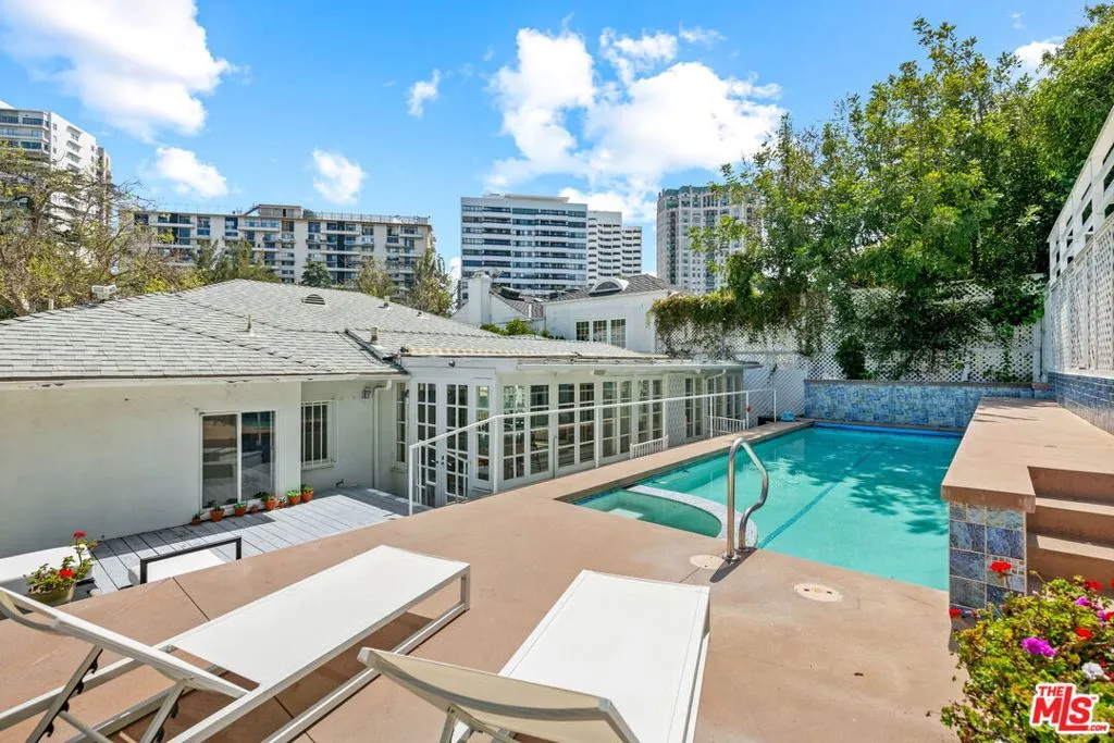 Los Angeles, California 90024, United States, 5 Bedrooms Bedrooms, ,3 BathroomsBathrooms,Residential,Pending,103104