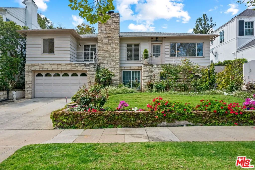 Los Angeles, California 90024, United States, 5 Bedrooms Bedrooms, ,3 BathroomsBathrooms,Residential,Pending,103104