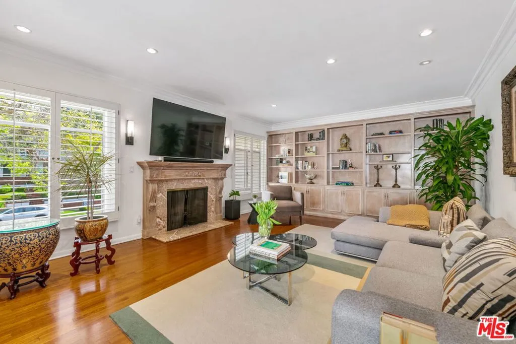 Los Angeles, California 90024, United States, 5 Bedrooms Bedrooms, ,3 BathroomsBathrooms,Residential,Pending,103104