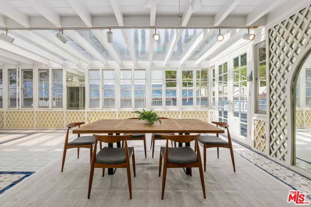 Los Angeles, California 90024, United States, 5 Bedrooms Bedrooms, ,3 BathroomsBathrooms,Residential,Pending,103104