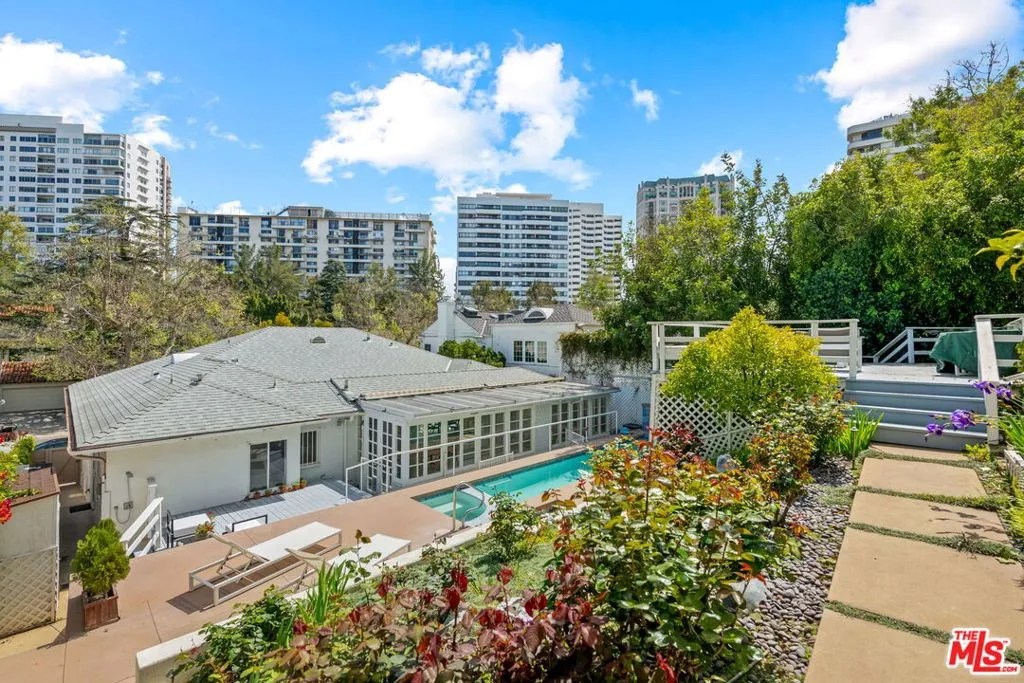 Los Angeles, California 90024, United States, 5 Bedrooms Bedrooms, ,3 BathroomsBathrooms,Residential,Pending,103104