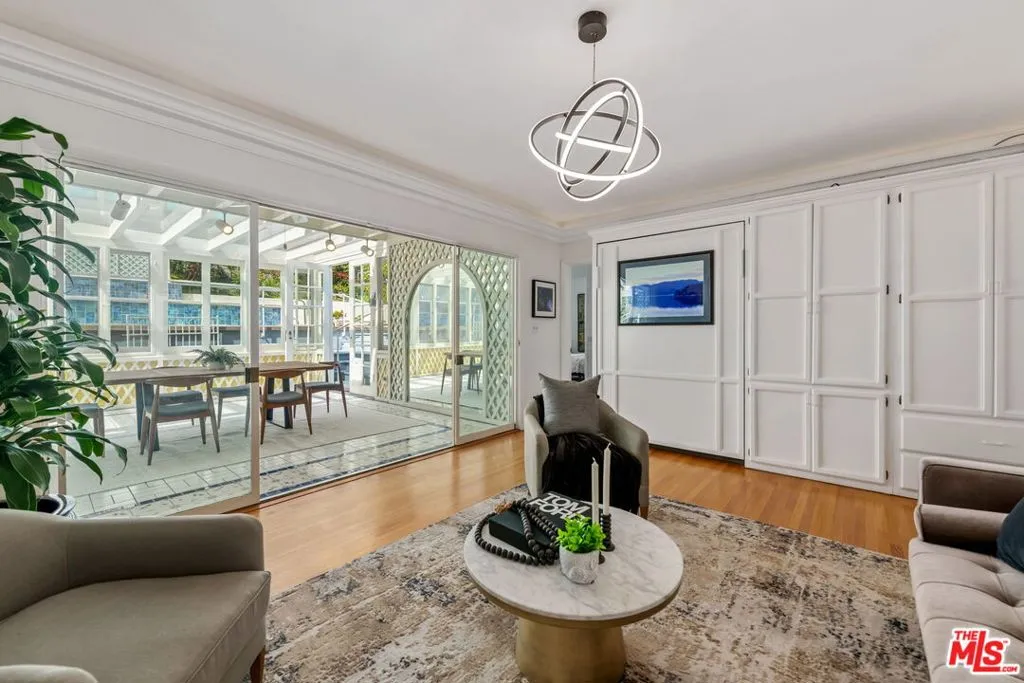 Los Angeles, California 90024, United States, 5 Bedrooms Bedrooms, ,3 BathroomsBathrooms,Residential,Pending,103104