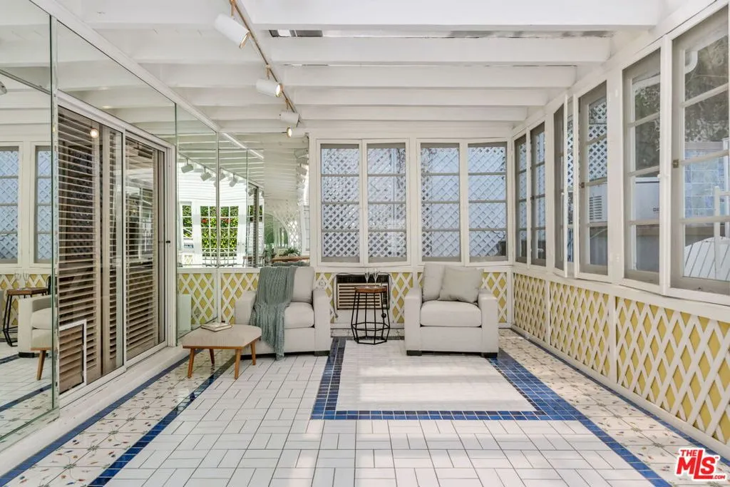 Los Angeles, California 90024, United States, 5 Bedrooms Bedrooms, ,3 BathroomsBathrooms,Residential,Pending,103104