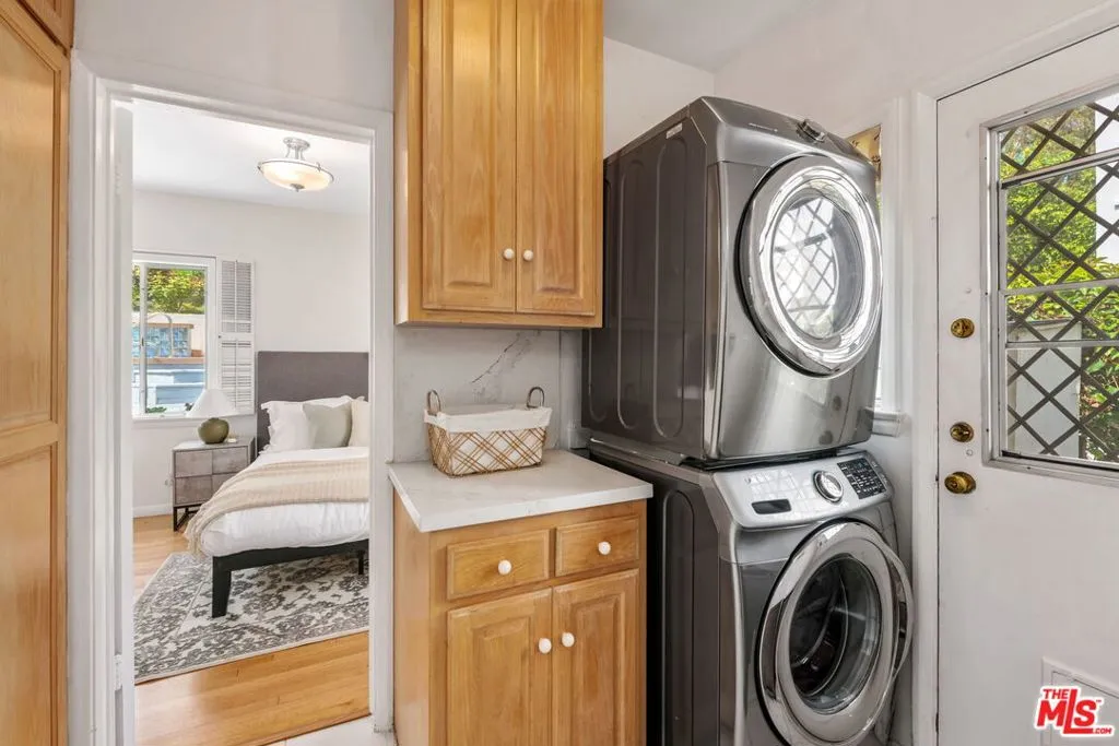 Los Angeles, California 90024, United States, 5 Bedrooms Bedrooms, ,3 BathroomsBathrooms,Residential,Pending,103104