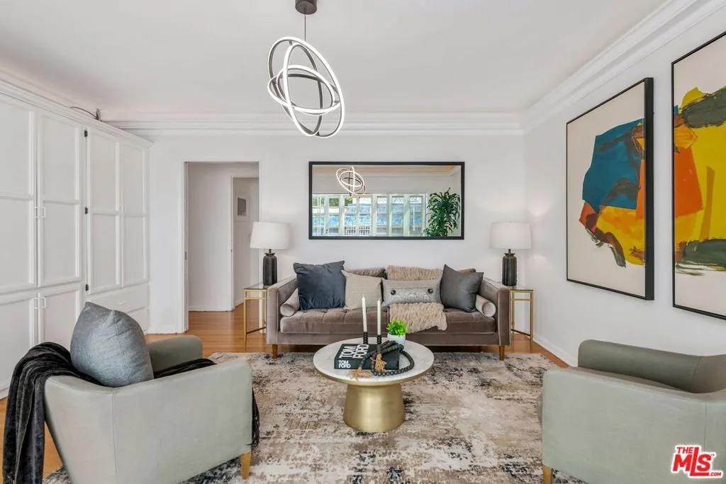 Los Angeles, California 90024, United States, 5 Bedrooms Bedrooms, ,3 BathroomsBathrooms,Residential,Pending,103104