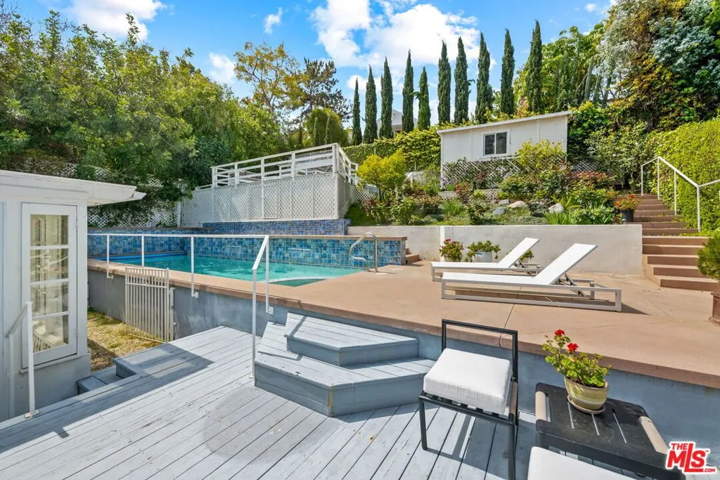 Los Angeles, California 90024, United States, 5 Bedrooms Bedrooms, ,3 BathroomsBathrooms,Residential,Pending,103104