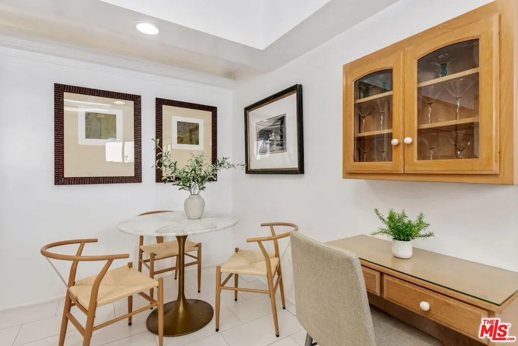 Los Angeles, California 90024, United States, 5 Bedrooms Bedrooms, ,3 BathroomsBathrooms,Residential,Pending,103104